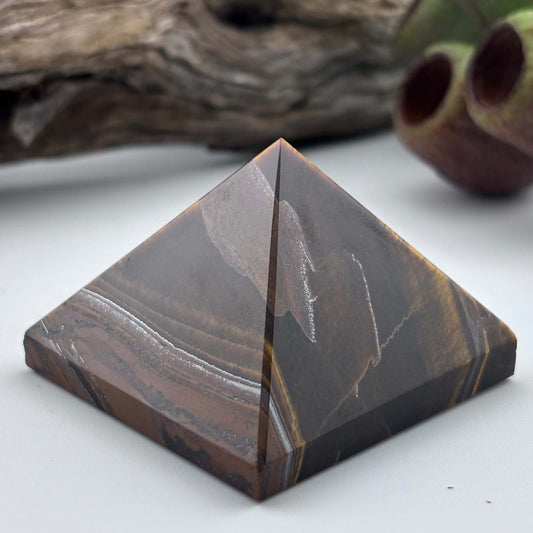 Tigers eye Pyramid