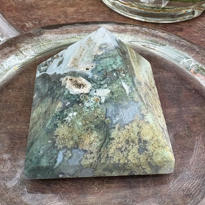 Moss Agate Pyramid - 96 grams / 4.5 cm