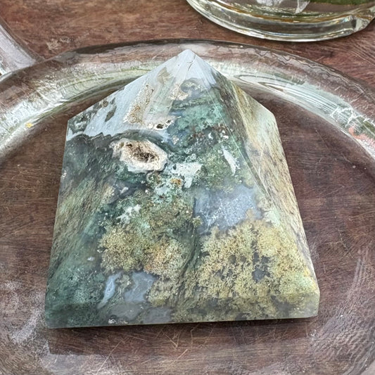 Moss Agate Pyramid - 96 grams / 4.5 cm