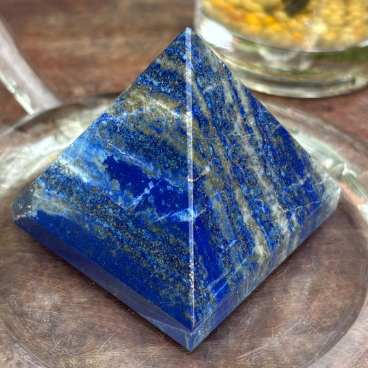 Lapis Lazuli Pyramid - 196 grams / 5.4 cm (#1)