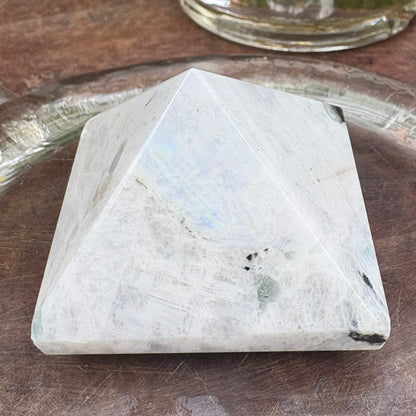 Moonstone Pyramid - 75 grams /4.4 cm