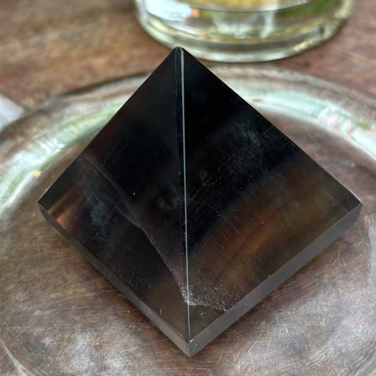 Fluorite Pyramid - 138 grams / 4.8 cm (#1)