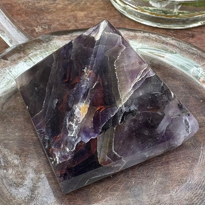 Amethyst Pyramid - 140 grams / 5 cm (#2)