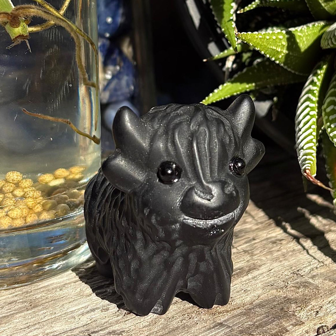 Black Onyx Carved Highland Plateau Cow - 98 grams / 5 cm