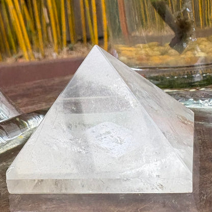 Clear Quartz Pyramid - 70 grams / 4.5 cm (#1)