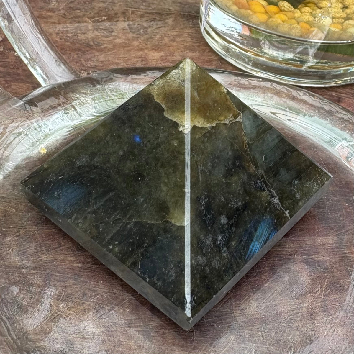 Labradorite Pyramid - 107 grams / 4.9 cm (#1)