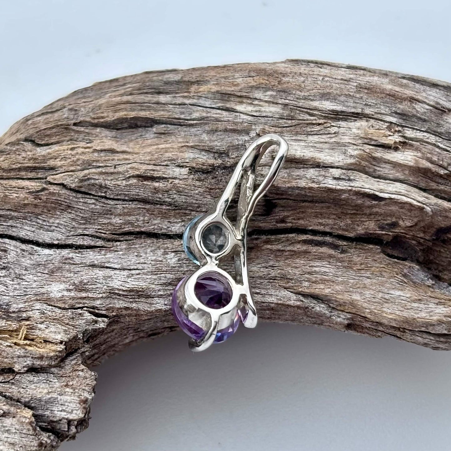 facetted pendant back