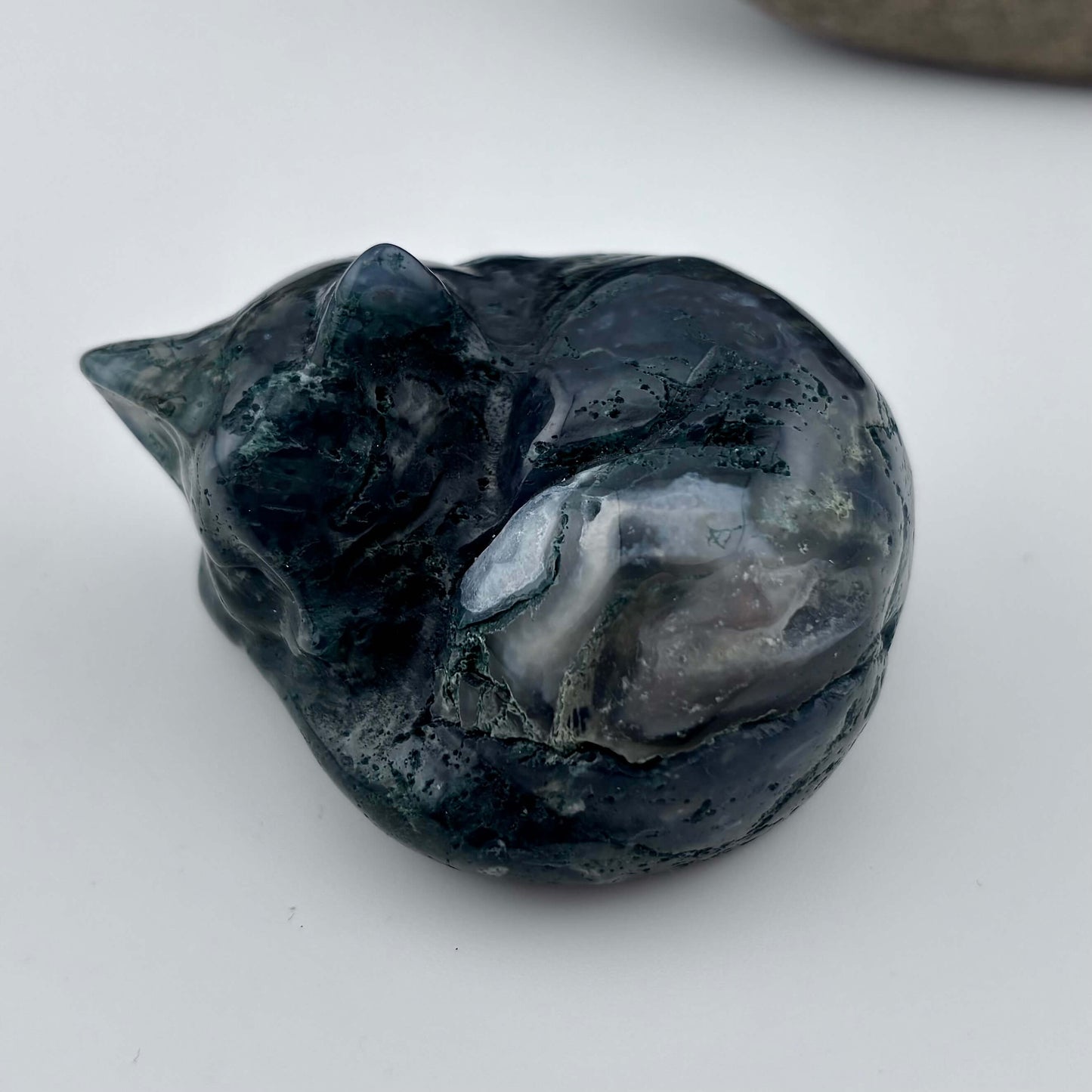 Moss Agate Carved Sleeping Cat - 106 grams / 5 cm