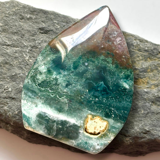 Ocean Jasper – Joy & Renewal
Known as the Stone of Optimism, Ocean Jasper showcases swirling patterns and vibrant hues that echo the beauty of the sea. It’s believed to uplift the spirit, promote emotional healing, and encourage a positive outlook on life. This stone is also said to nurture patience, enhance self-expression, and foster a deep sense of inner peace, making it a cherished ally for embracing change and finding joy in the present moment.