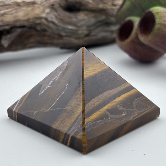 Tigers eye Pyramid