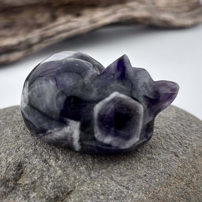 Amethyst Carved Sleeping Cat - 67 grams / 4 cm