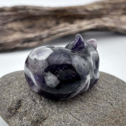 Amethyst Carved Sleeping Cat - 67 grams / 4 cm